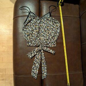 Cute & Pretty Floral I Joah with small opening & Tie Back Top Crop. Size S